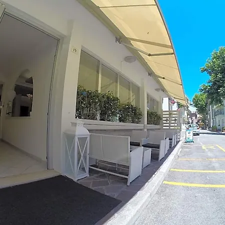 Astra Hotel 2*