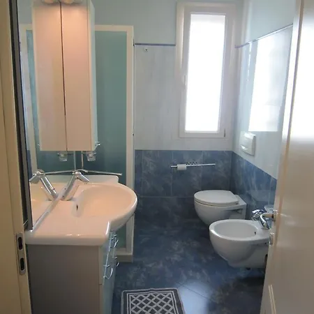 Astra Hotel 2*